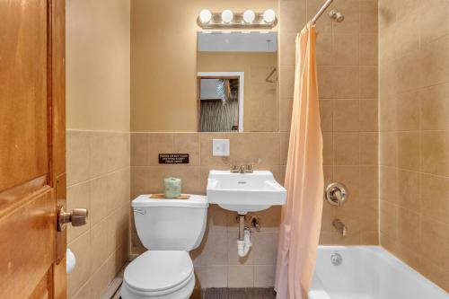 Bentley Motel - image 10