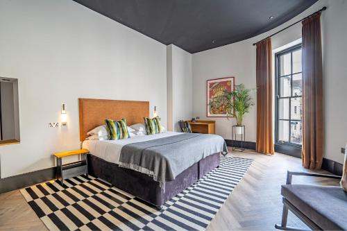 Crescent Place by Mansley in Cheltenham