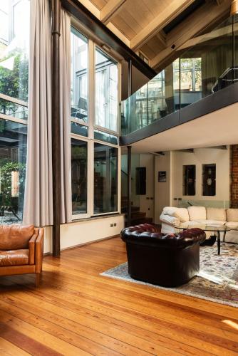 YouHosty - Luxury Town House