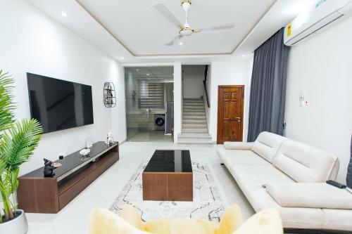 Luxurious townhouse behind Achimota Mall, Accra