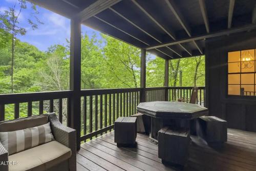 A Beary Active Cabin - Outdoor Hot Tub Firepit Near Ober Mountain + Pet Friendly! - image 7