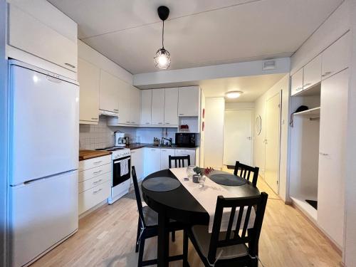 Cozy flat in Suurpelto in Henttaa