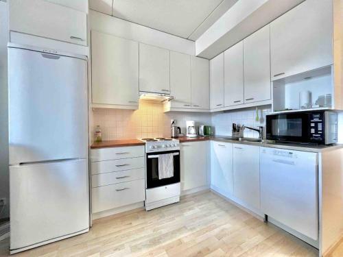 Cozy flat in Suurpelto in Henttaa