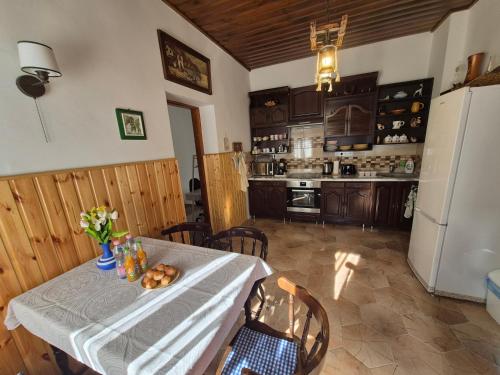 ห้องครัว, Vidám Vándor Vendégház (Vidam Vandor Vendeghaz) in ปารัด