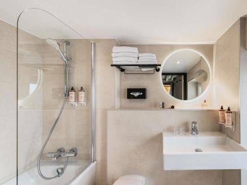 room detail thumbnail 2