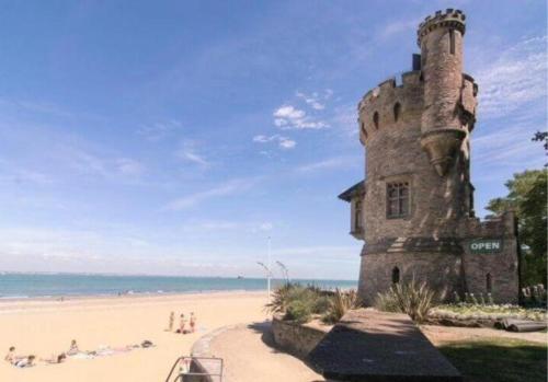 Apartment 3 The Old Drill Hall in Ryde East