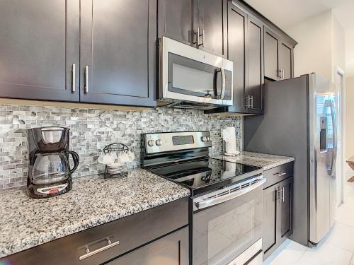 3065 - 5BR w Pool 10min Disney 2 Water Parks - image 4
