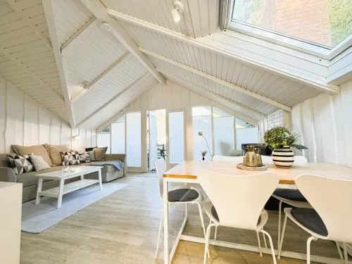 Lille Hus - Familienfreundliches Strandhaus mit Ofen in Holnishof, Deutschland