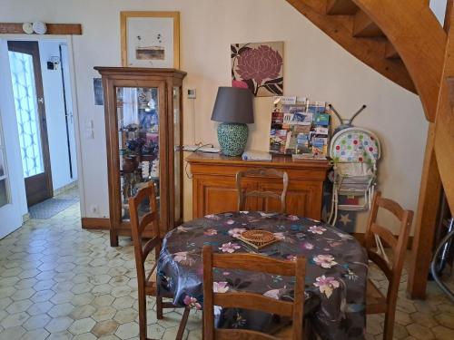 Iekārtas, Chez Robins in Trie-Chateau