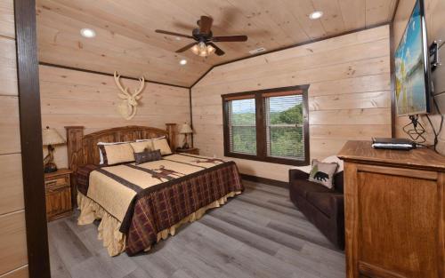 Big Forest Lodge - Private Indoor Pool Theater Room 2 Game Rooms Outdoor Hot Tub + More! - image 2