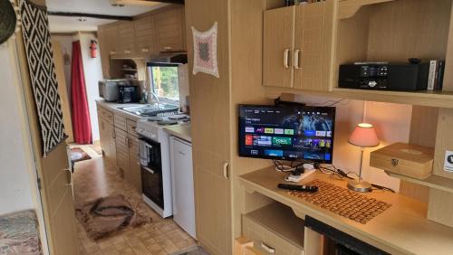 'The Cabin'. A cosy private & secure holiday home. in บัคลีย์บิสเทอร์เวสต์