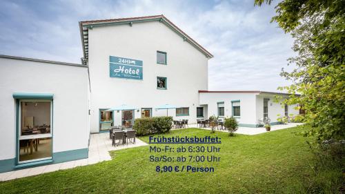 Hotel Am Wiesenweg l 24h check-in, Wurzburg