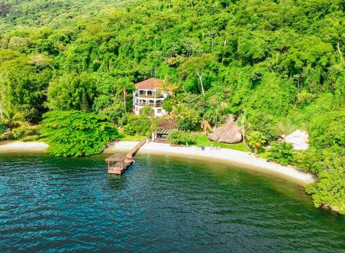 Villa Colosseum – khách sạn tại Barra da Lagoa Beach