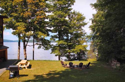 Luxury Waterfront Escape - Private Firepit & Dock on Lake Memphremagog in Derby (VT)