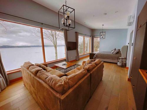 Luxury Waterfront Escape - Private Firepit & Dock on Lake Memphremagog in Derby (VT)