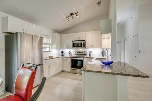 < 1 Mi to Butler Beach! Home w/ Dog-Friendly Yard in Butler Beach