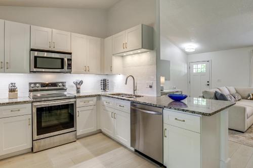 < 1 Mi to Butler Beach! Home w/ Dog-Friendly Yard in Butler Beach