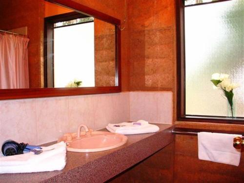 Pemberton Lake View Chalets - 화장실