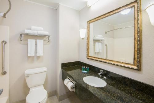 Holiday Inn Express Cleveland Airport - Brook Park, an IHG Hotel in Brook Park, USA