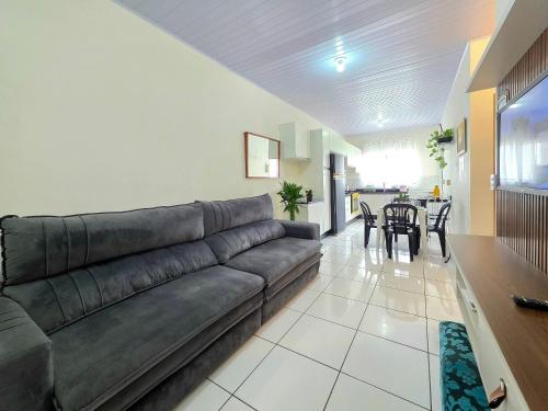 2 quartos, casa em bairro tranquilo 5 minutos do centro in การาราตัส