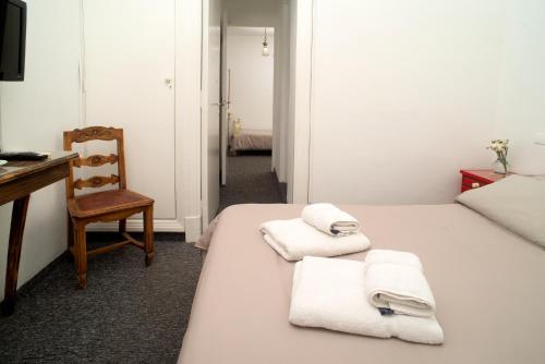 2 twin beds