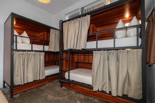 1 bunk bed