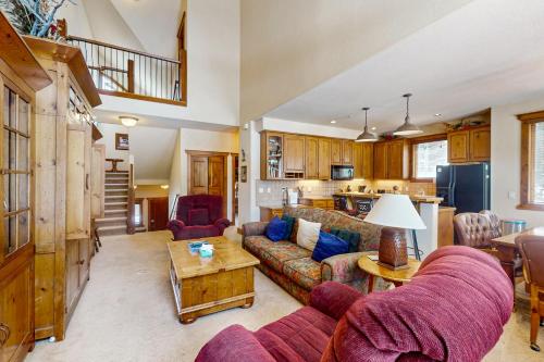 Saddlewood Iliff #33 in Four O'Clock