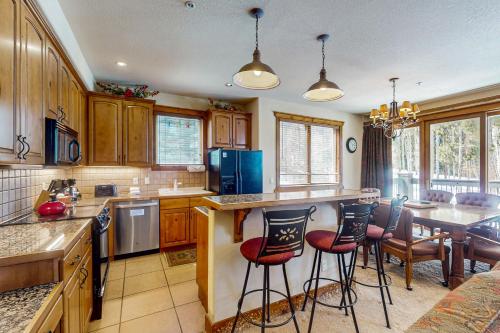 Saddlewood Iliff #33 in Four O'Clock