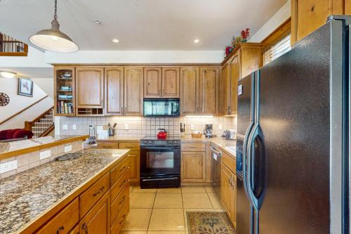 Saddlewood Iliff #33 in Four O'Clock