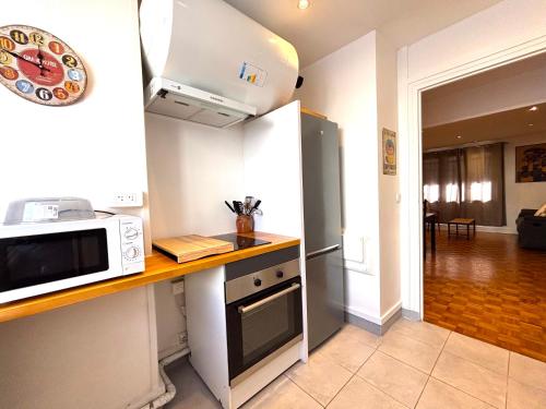 ห้องครัว, Vintage - 3 bedroom apartment, RER B 200 m away in เคฌอง