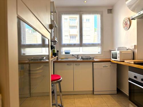 ห้องครัว, Vintage - 3 bedroom apartment, RER B 200 m away in เคฌอง