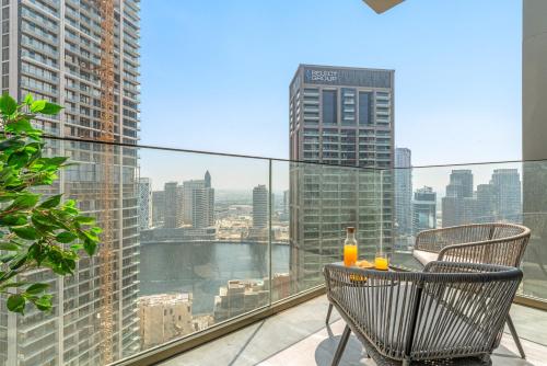 VayK - Elegant Canal View studio in Business Bay - image 10