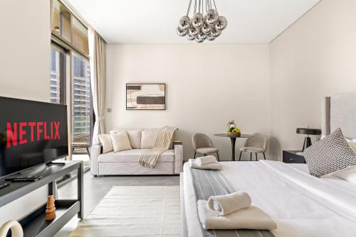 VayK - Elegant Canal View studio in Business Bay - image 4