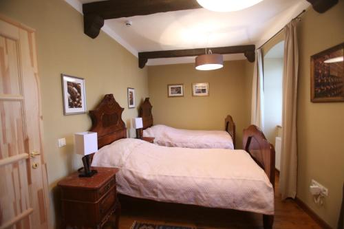 2 twin beds