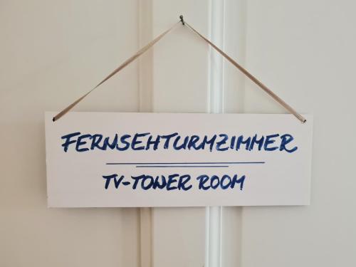 1A-LAGE mit Blick - 2 grosse Zimmer auf eigener Etage, privates Bad & Balkon, Berlin (photo 6)