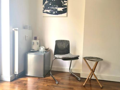 1A-LAGE mit Blick - 2 grosse Zimmer auf eigener Etage, privates Bad & Balkon, Berlin (photo 7)