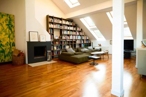 1A-LAGE mit Blick - 2 grosse Zimmer auf eigener Etage, privates Bad & Balkon, Berlin (photo 9)