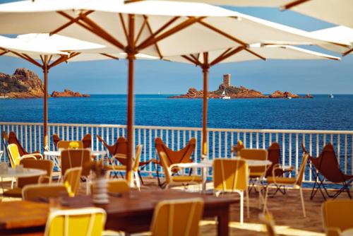 Restaurant, Les Roches Rouges, a Beaumier hotel in Saint-Raphael