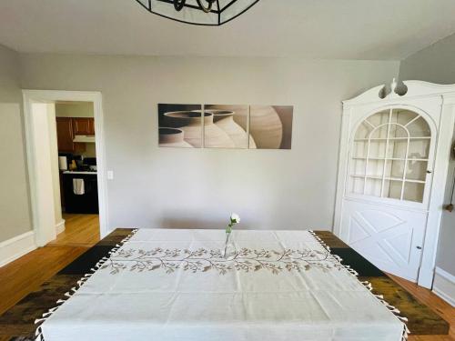 2 Bedroom 1 Bath Apartment In Melrose Park in Elkins Park, USA