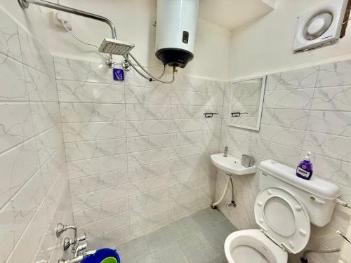 Yepplo Holiday Home - Traditional 2BHK Wooden House - Laban, Shillong in Iewduh