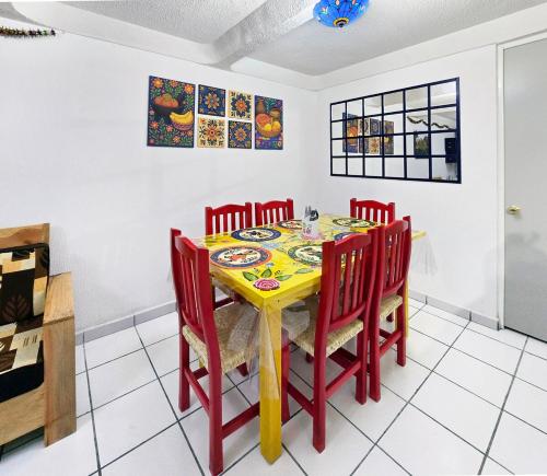 Casa Chinelo Alberca Wifi cerca hospital ISSSTE UTEZ DIEZ in Rio Apatlaco