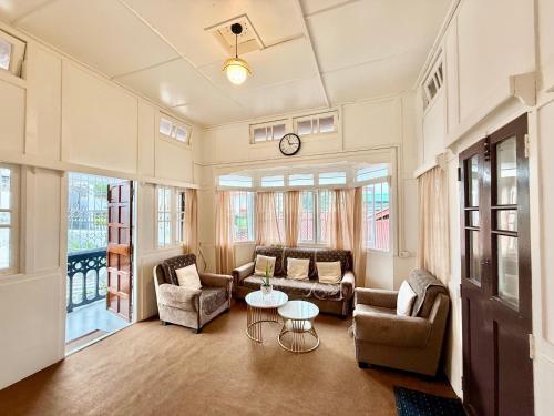 Yepplo Holiday Home - Traditional 2BHK Wooden House - Laban, Shillong in Iewduh