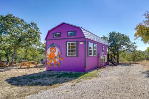 Whimsical Cabin with Grill Less Than 4 Mi to Lake Brownwood! in Lake Brownwood, USA