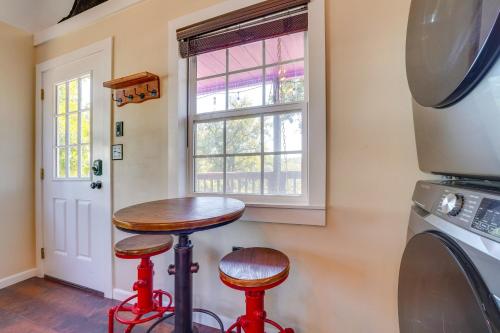 Whimsical Cabin with Grill Less Than 4 Mi to Lake Brownwood! in Lake Brownwood, USA