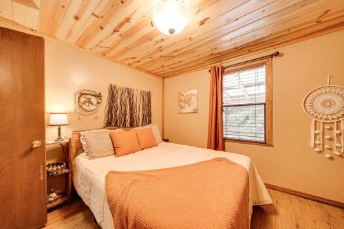 Family Cabin with Porch and Yard Near Broken Bow Lake! - image 11