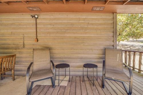 Family Cabin with Porch and Yard Near Broken Bow Lake! - image 6