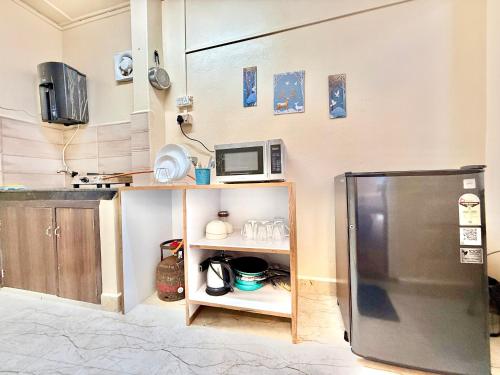 Yepplo Holiday Home - Traditional 2BHK Wooden House - Laban, Shillong in Iewduh