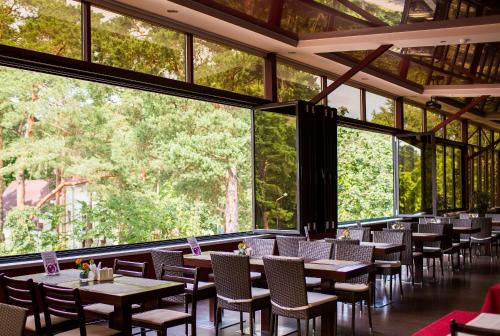 Restaurant, Hotel Yes in Narva-Joesuu