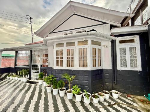 Yepplo Holiday Home - Traditional 2BHK Wooden House - Laban, Shillong in Iewduh