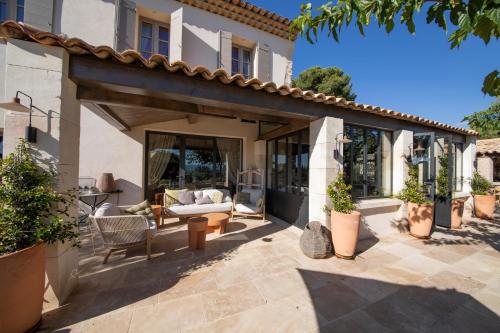 LA BASTIDE DES CULS-ROUSSET in Saint-Mitre